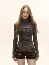 デザイン感のあるアメリカンレトロハイネックプリント長袖Tシャツ【レディース・春秋用・スリムフィット】