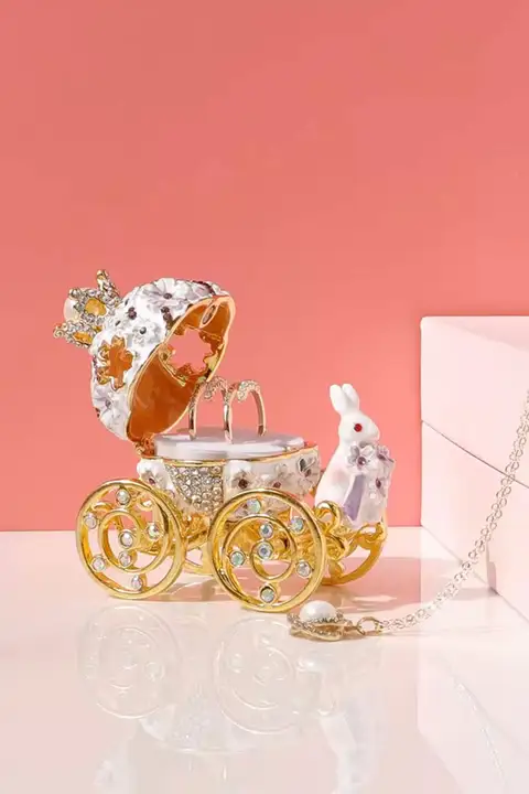 紫色ウサギの馬車デザインの桜モチーフジュエリーボックス【プリンセス風・結婚指輪収納可能】（セットアップ対応）