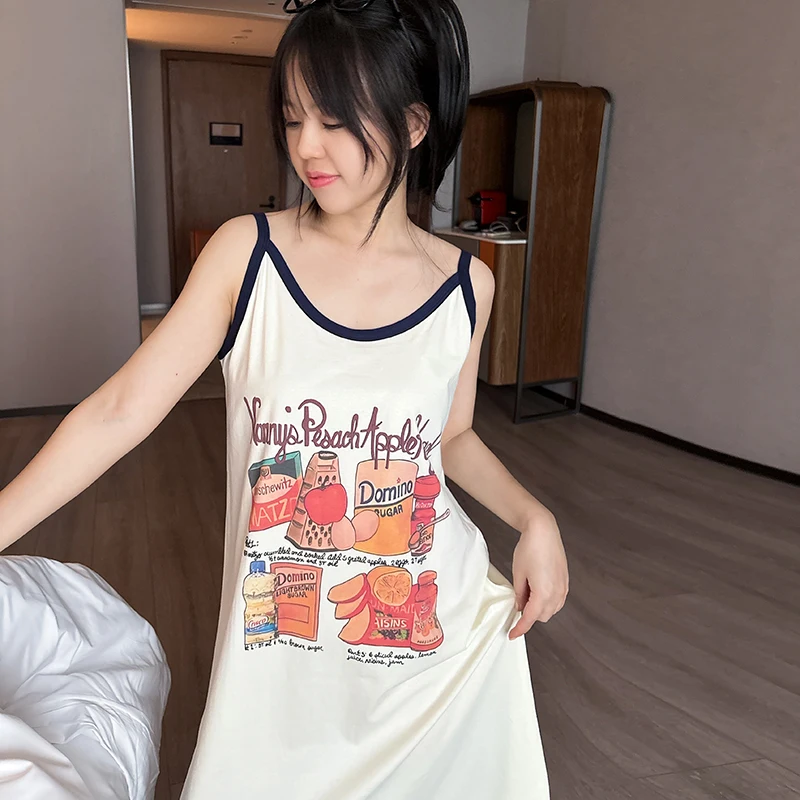 ユニクロの白ワンピースと比べて、この「果汁デザインのカートンキャミソールワンピース」はどれほど優れているの？