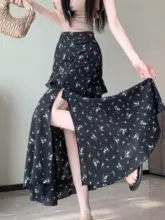 不規則フリル付きフラワープリントシフォンマキシスカート【女性用・夏用・スリット入り・エレガントなドレープ感】