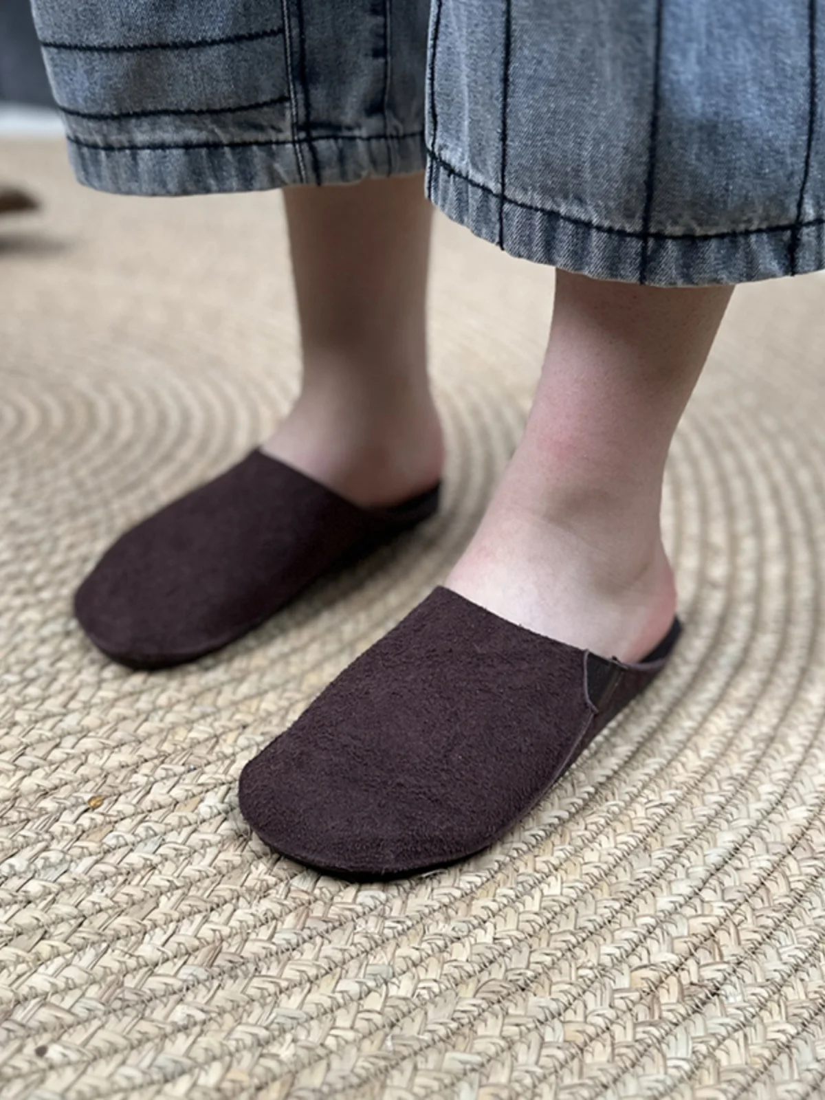 トストラップシューズとサンダルの違いは？カジュアルな夏の足元に最適なアイテムはどれ？