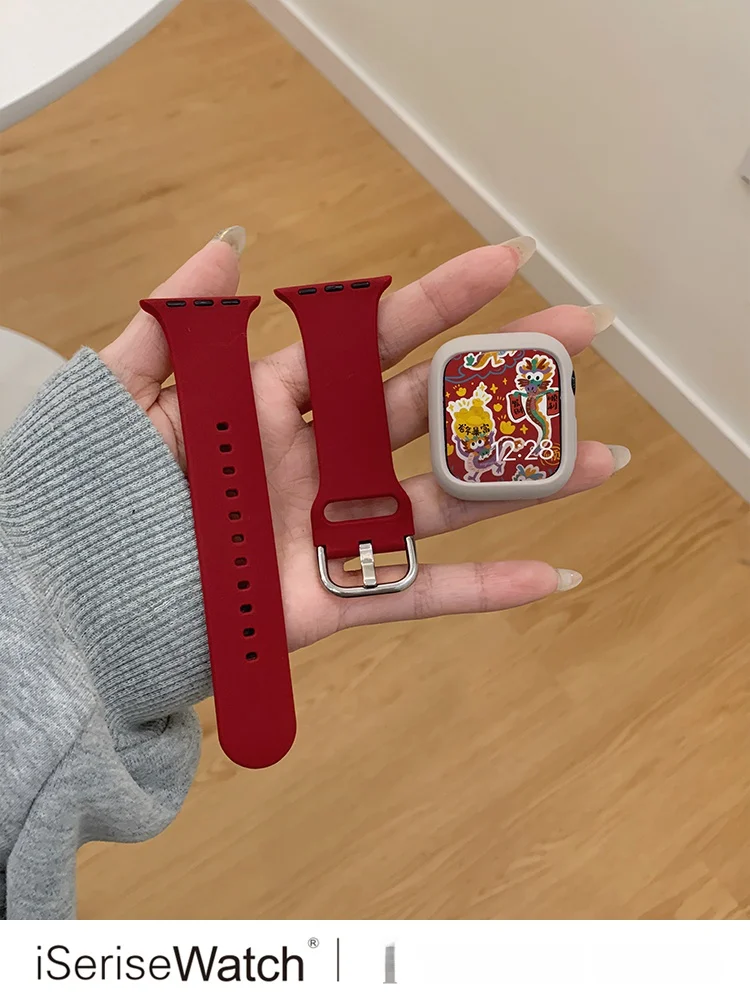 Apple Watchのバンド選びで迷う？赤いシリコンバンドが秋のスタイルを彩る理由とは？