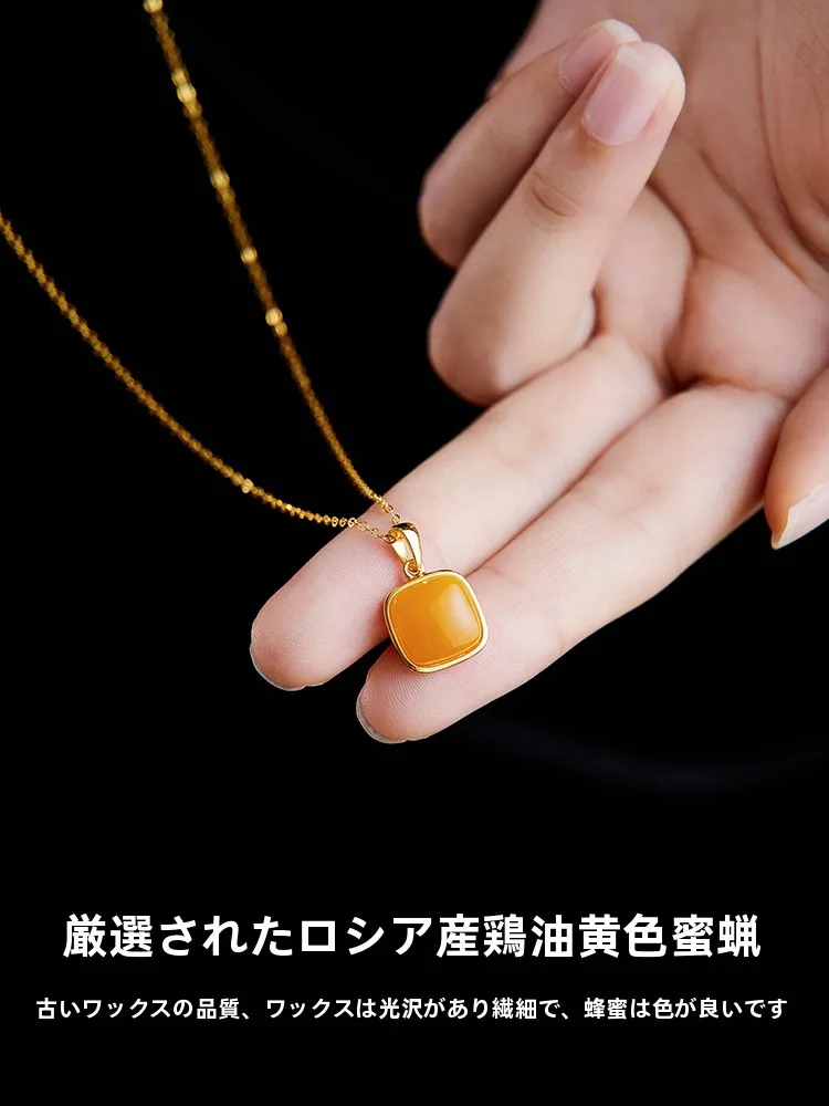 7月・8月の誕生石ネックレスで迷うなら、amber colorの天然琥珀ペンダントが最適？
