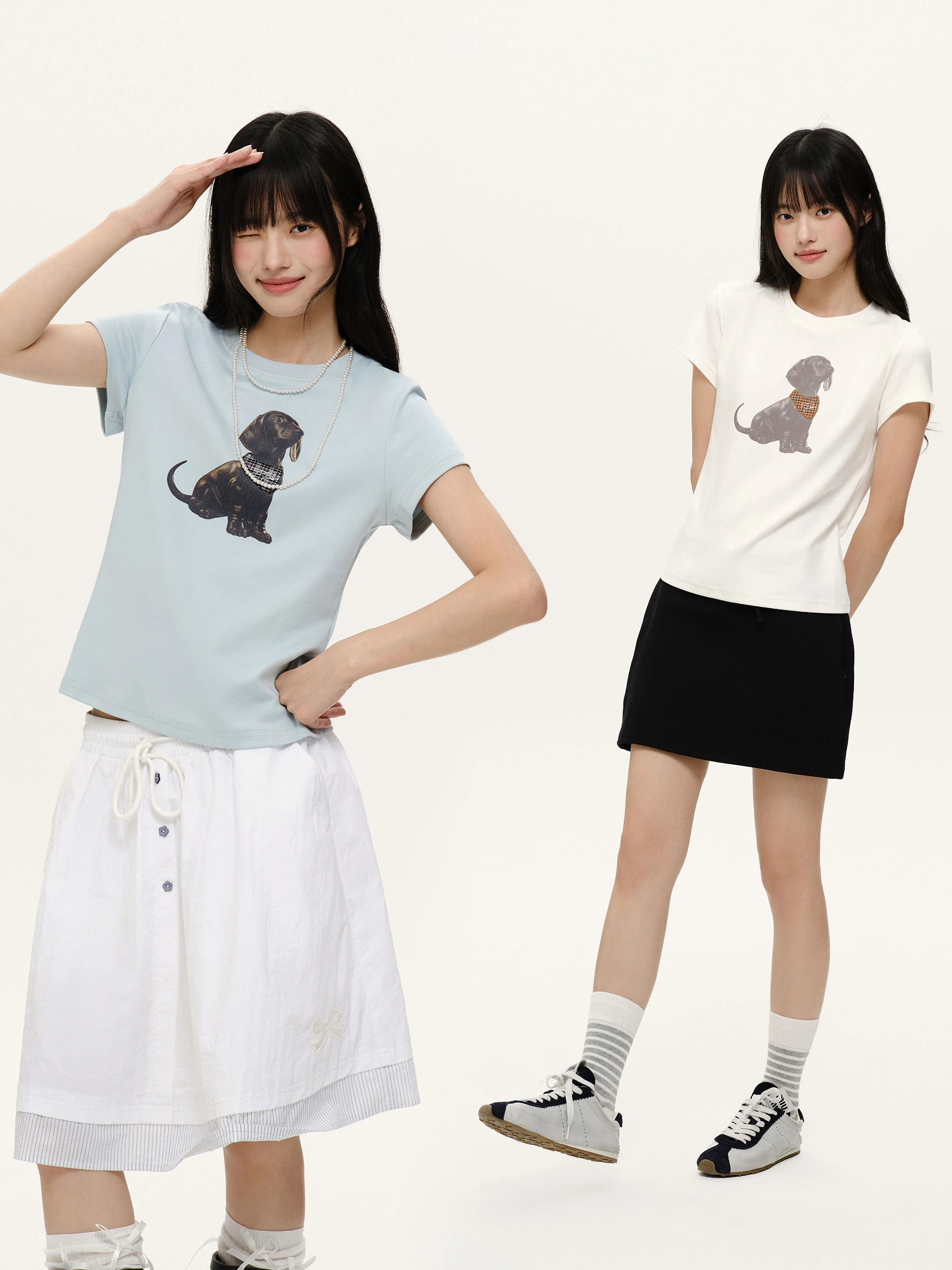 可愛い犬のアップリケ付きニットTシャツ：動物パターンとブランドロゴのデザイン特徴
