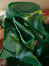 ヴィンテージガーデン デザインのシルクスカーフ【高級感のある絹・風呂敷スタイル・ギフトボックス付き】（セットアップ対応）