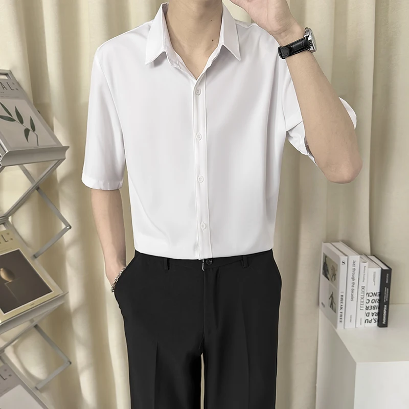 夏用ブラック半袖シャツ：きれいめカジュアルスタイルの定番アイテム