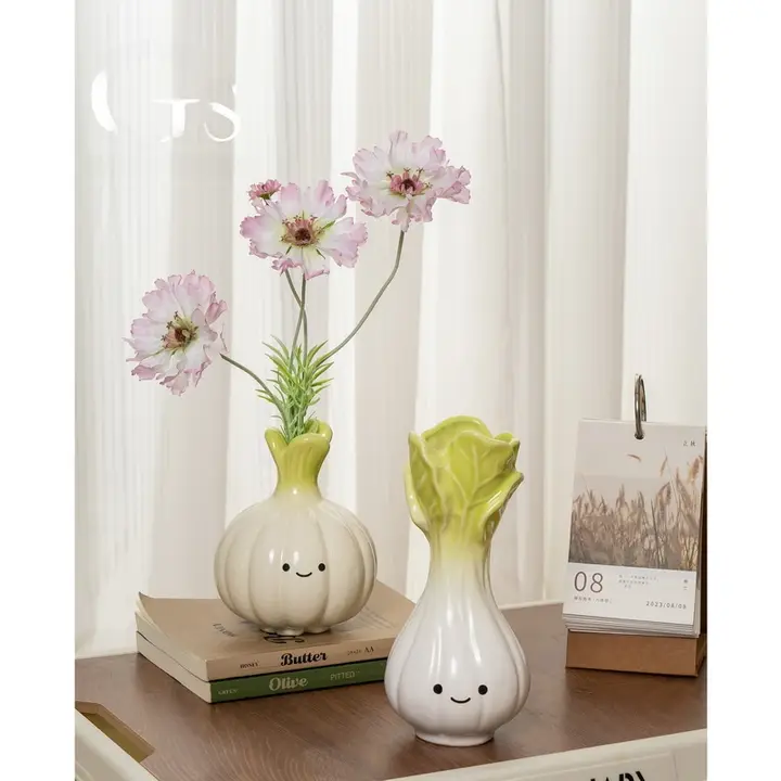 モダンなデザインの花瓶【インテリア用・陶器製・テーブル装飾】（セットアップ対応）
