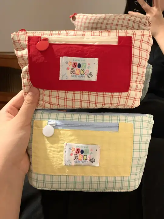 可愛いチェック柄ペンケース【女子用・大容量・シンプルデザイン・文房具収納】（セットアップ対応）