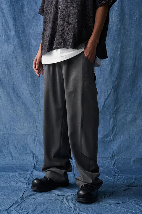 ユニセックス ヴィンテージ風デザインのカジュアルパンツ【テーパードシルエット・フィット・ドレープ感】