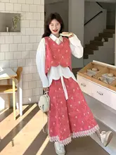春にぴったりな赤い花柄デザインのスカート＆ベスト＆シャツ【フレンチスタイル・女性用】（セットアップ対応）