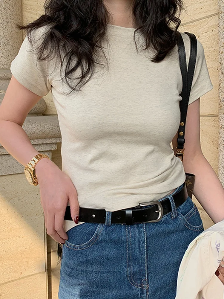 tシャツ シャツ 重ね着 レディース どうやって着るの？シンプルなコットンTシャツが解決する通勤スタイルの悩み
