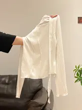 白色の薄手長袖Tシャツ【女性用・ニット・紫外線対策】