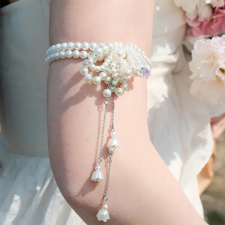 フラワービーズデザインのトレンド感溢れるアームバンド【パール・フリンジ・ウェディング用】