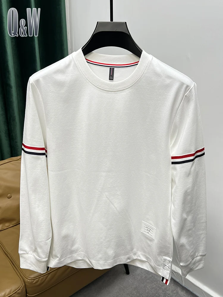 長めのTシャツをどう選ぶ？Q＆Wの長袖Tシャツが解決する、通勤と日常の悩み
