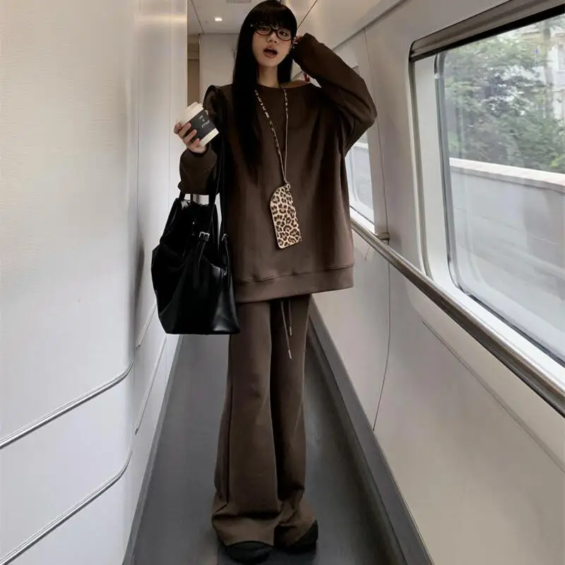 ハイウエストフレアパンツはどんな場面で着る？通勤からデートまで、本当に使えるのか？