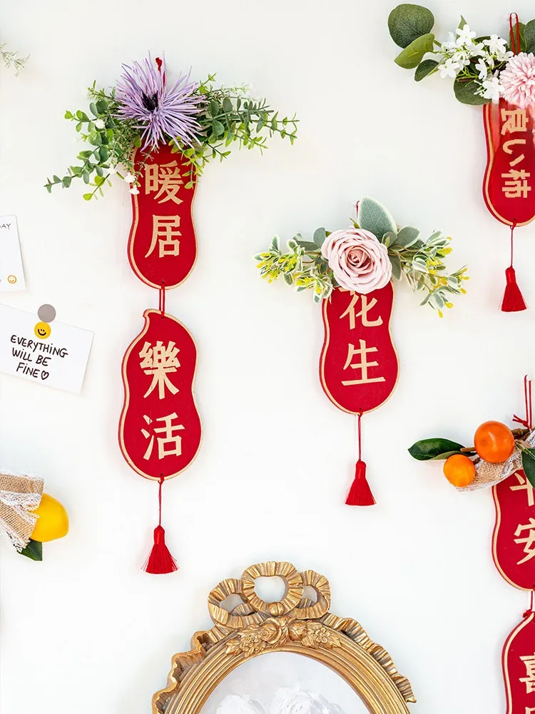 正月玄関飾り：華やかな新年の花文字壁掛け装飾の実用性と設置ガイド