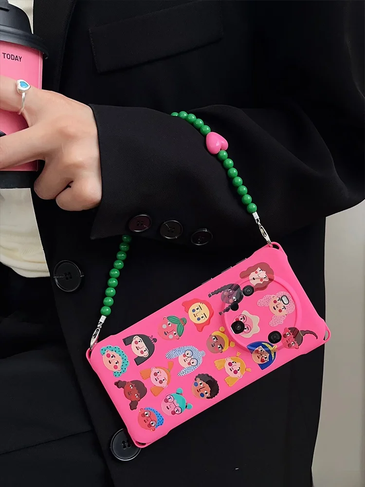 個性的カートゥーンデザインスマホケース：ハートチェーンストラップの実用性と全機種対応