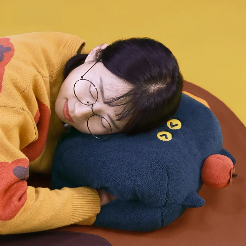 可愛い猫頭デザインの暖手枕：ペットあったかグッズとしての実用性と使用シーン