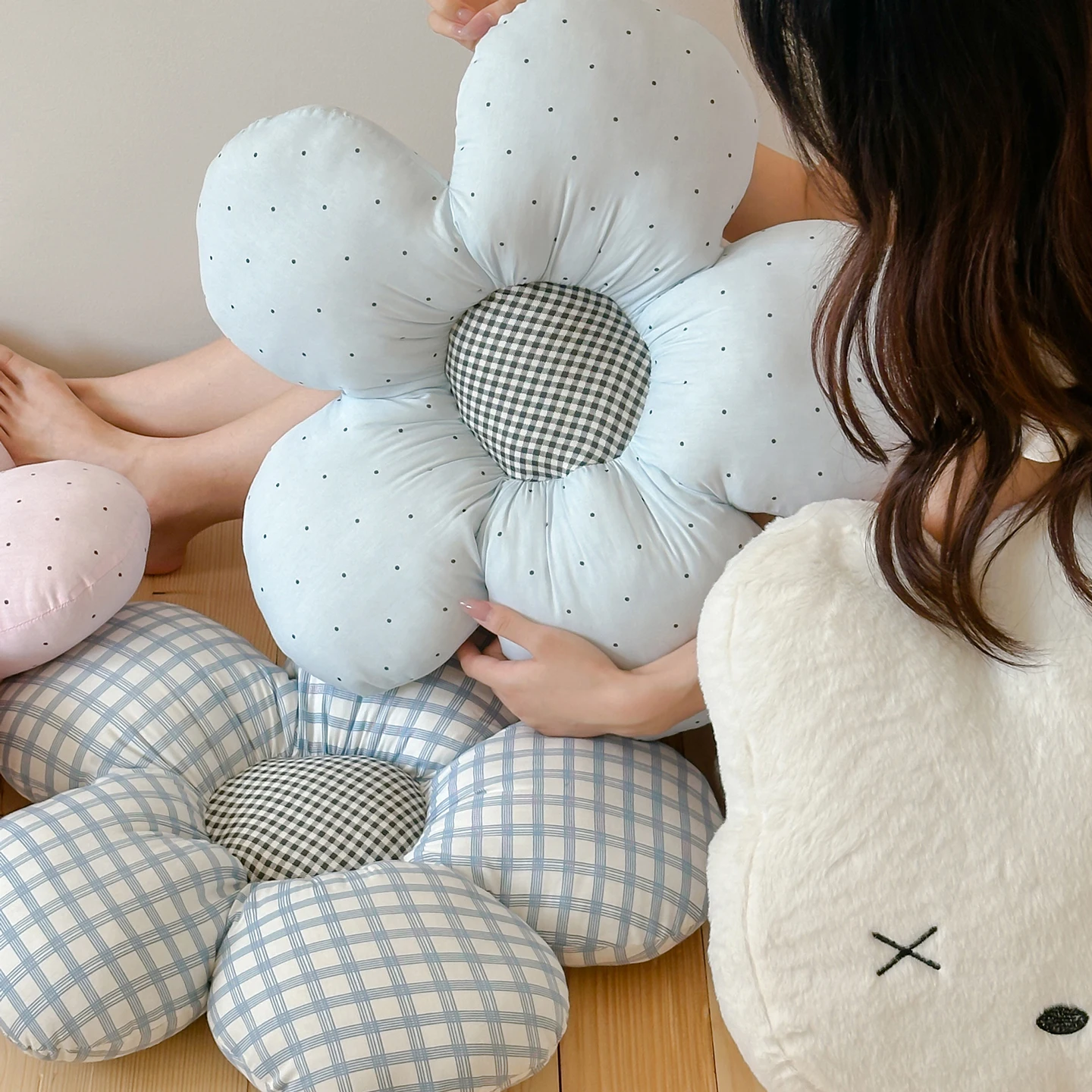 花柄抱き枕：お姫様抱っこ仕方におけるデザイン  と機能の実証