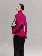 高級感ある無縫いハイネックウールニット【肌触り良好・フィット感・女性用】