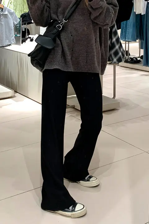 ブラックカジュアルパンツ 女性 ハイウエスト ドレープ感 スリム見え ゴムウエスト フレアレングス