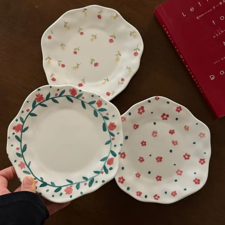 不規則デザインの陶器製デザートプレート【カフェスタイル・おしゃれなケーキ皿】