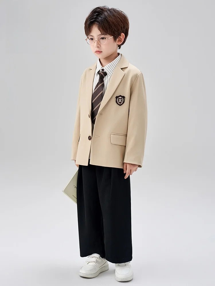 4歳 服のサイズ 男の子 で迷うなら、小学一年生 服装 に合うアイテムは？