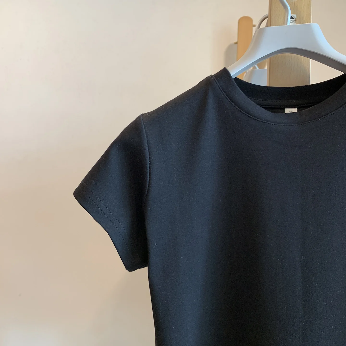夏の1着で完璧なスタイルを手に入れるには？高級感のあるコットン短袖Tシャツの選び方