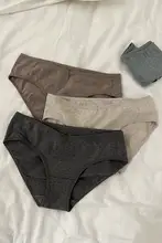 綿素材の女性用三角パンツ【薄手・低腰・無痕】