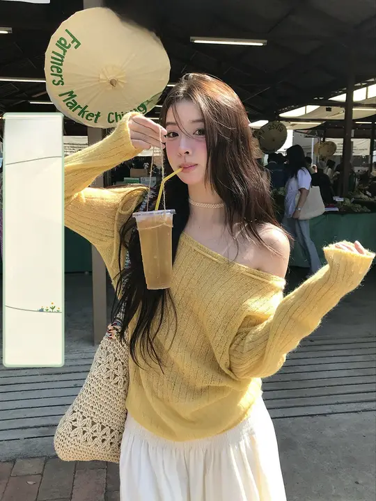 柔らかな霧感の薄手ニットTシャツ【肩出し・リボン付き・長袖・ドローストリング】