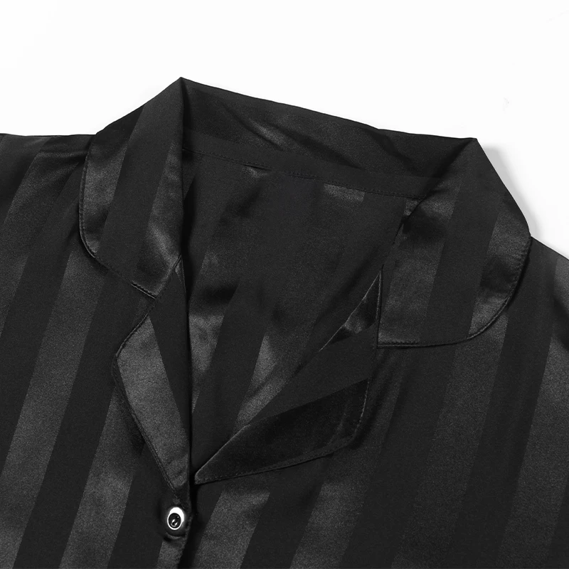 高級感のあるストライプ柄 メンズ冷感サテンパジャマ：夏用短袖セットの実用性と使い分け
