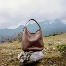 真皮製 レディースショルダーバッグ【大容量・バケツ型・カジュアルスタイル】