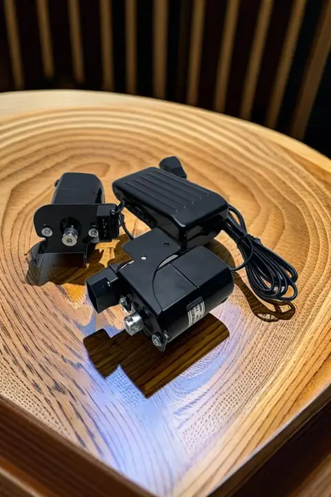 家庭用フットペダル電動ミシン【コンパクト・静音設計・ロックミシン】
