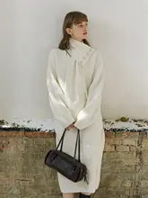 冬の女性用ニットセーター【純羊毛・ホワイト・ゆったりデザイン・取り外し可能なスカーフ】（セットアップ対応）