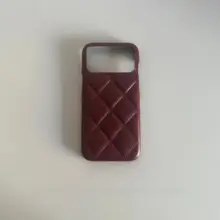 おしゃれな菱形デザインのレザー製スマートフォンケース【iPhone用・極上の柔らかさ・デザイン強調】