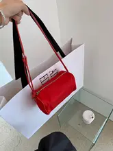 大きな犬のデザインのバッグ【ファッショナブルなアクセント・お出かけにも最適】