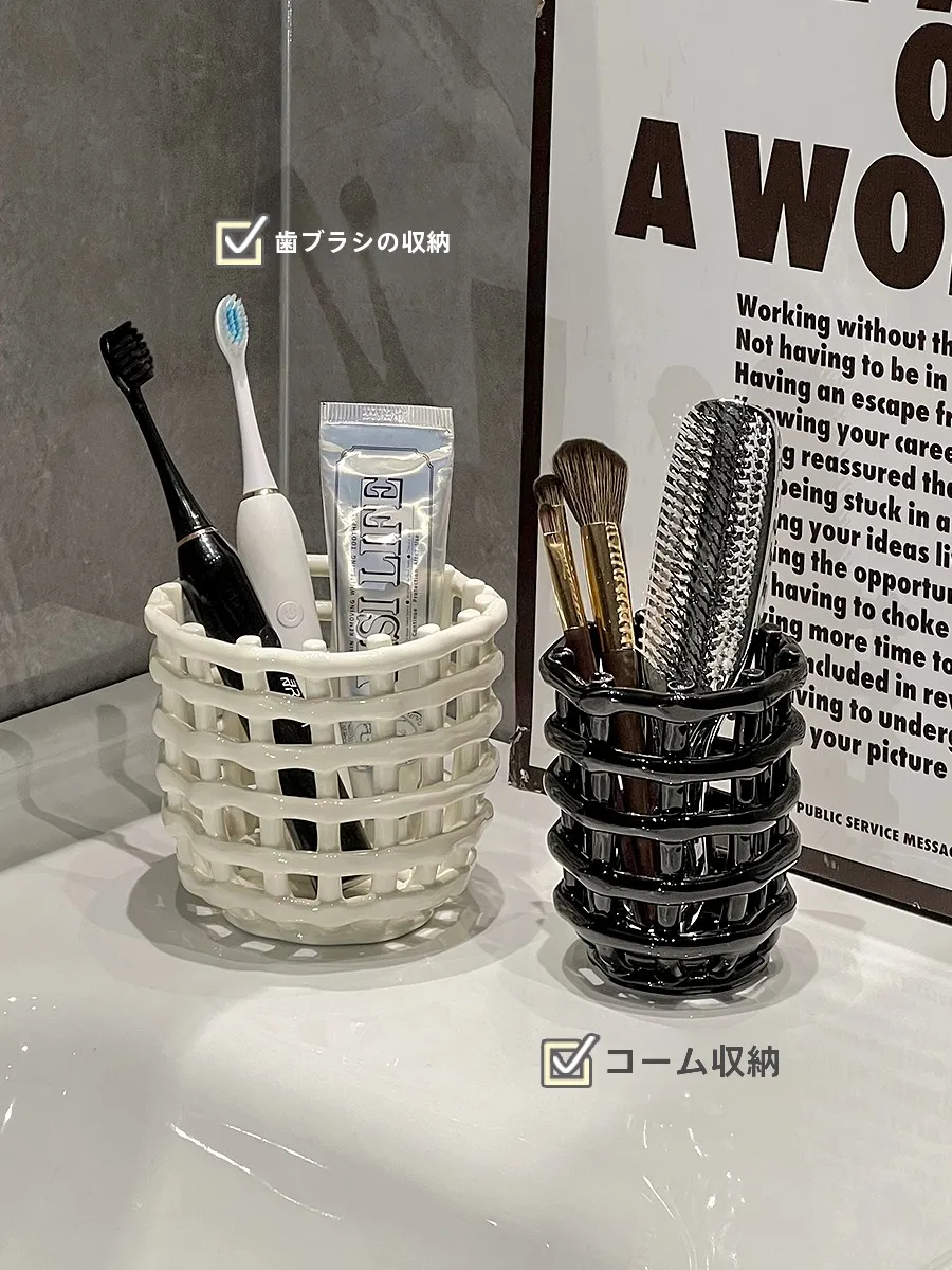 陶製バスルーム収納筒：洗面台に最適なシンプルな化粧品収納の実用性
