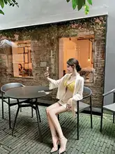 古風なデザインのクラシックノースリーブワンピース【バックボタン・ハイネック】