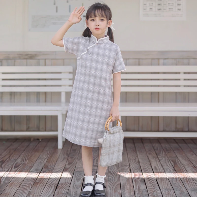京劇風チェックドレス：赤ちゃん法事服としての実用性とデザイン特性