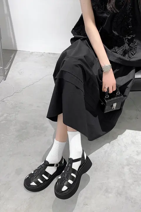 厚底ローマ風サンダル【ブラック・包頭デザイン】