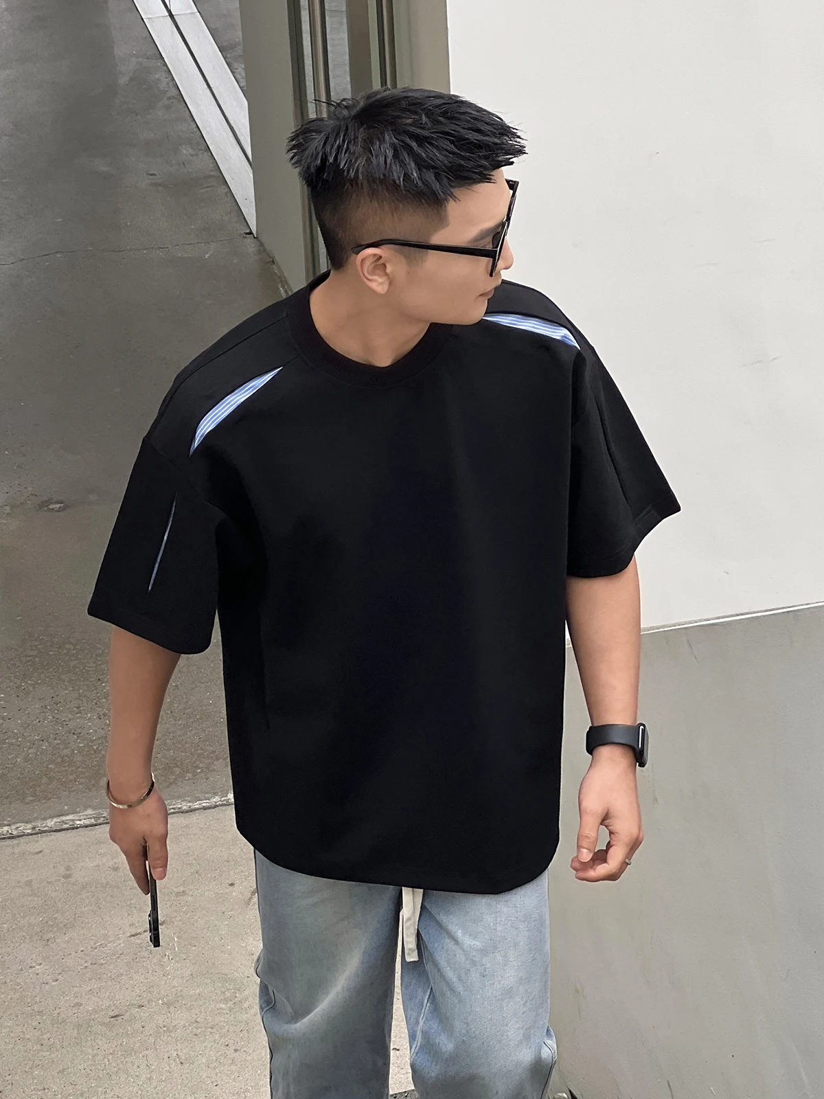 ストライプ柄 メンズTシャツ とは？二十二号穿搭の夏用カジュアルモデルを徹底解説
