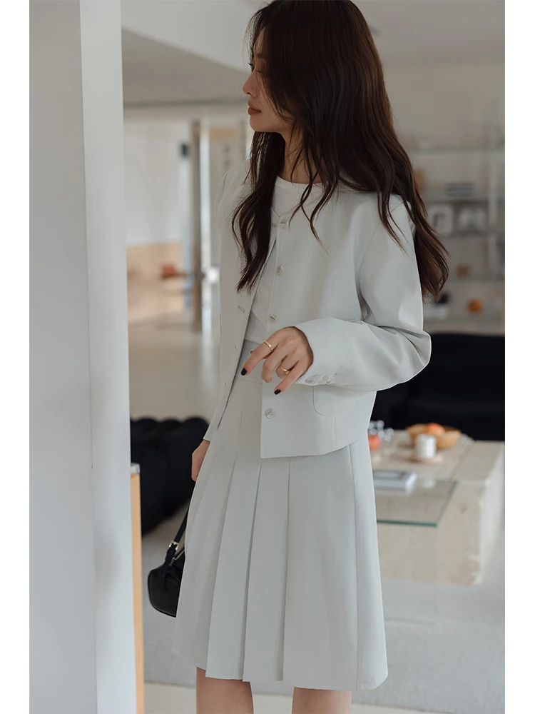 スーツっぽい私服レディースのベストな選び方は？厳選3選