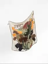 秋の葉のガーデンデザインのシルクウールスクエアスカーフ【高級感あふれる柔らかさ・秋冬用】