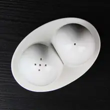 純白の陶器製調味料入れ【有孔デザイン・胡椒瓶・塩入れ】
