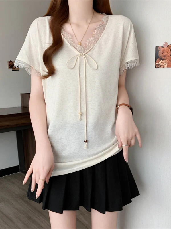 レース切替Vネックリボン付き短袖Tシャツ：透けにくいインナーとしての実用性とシーン別評価