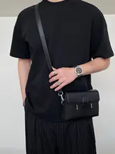上質感漂う メンズミニショルダーバッグ【デザイン性の高いフラップ型】