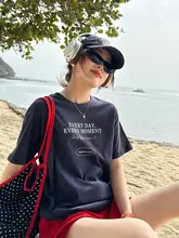 ブルーのラウンドネック半袖Tシャツ【デザイン性の高いプリント・フィット・女性用】