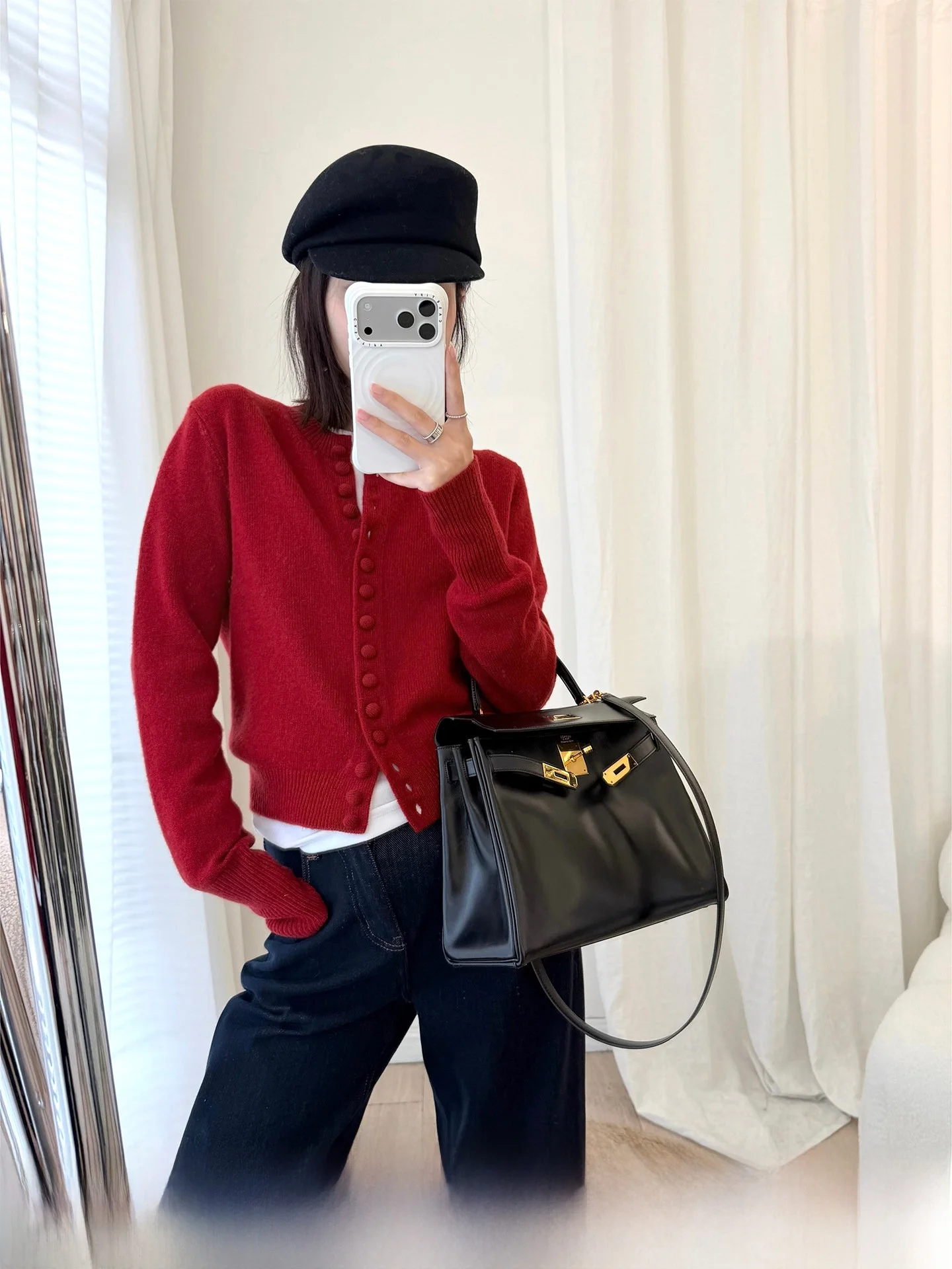 40代のキャリアファッションで悩むなら、この1点が救いになる？