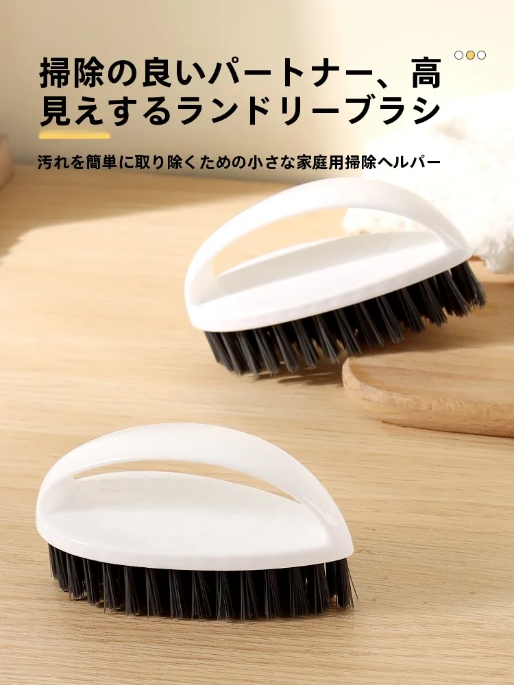 トレッキングシューズの洗い方：家庭用多機能硬毛シューズブラシで汚れを落とす方法