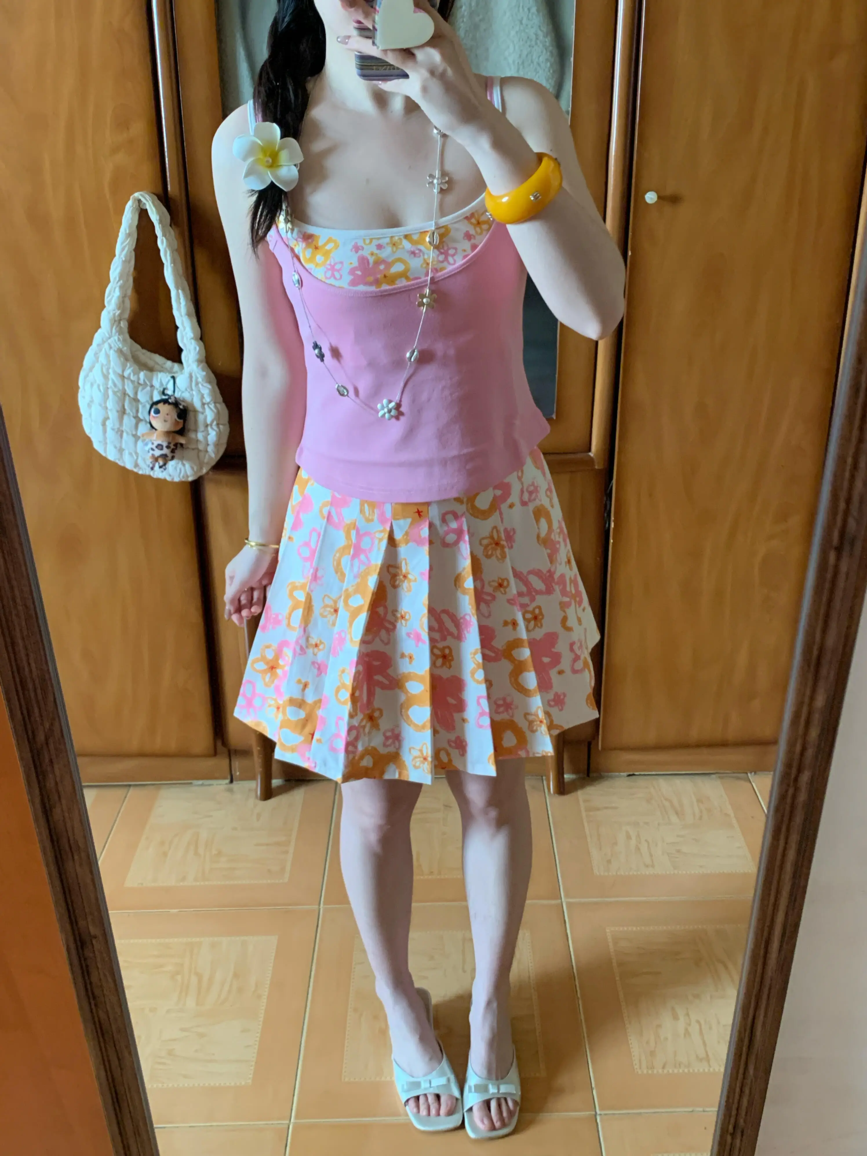 中学生女子が夏に選ぶべき小花柄スカートは？リアルな使い勝手とコーデの秘密を解説